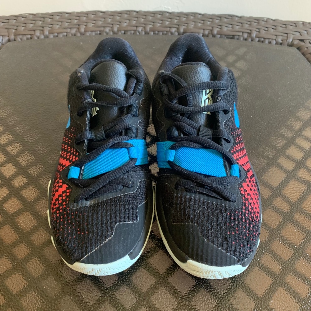Nike Kyrie Flytrap lace up shoes size 11C